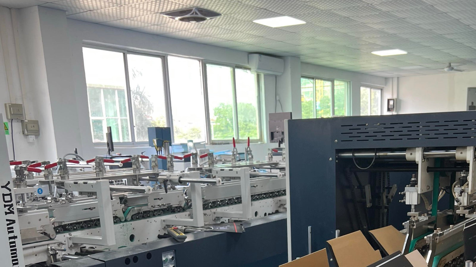 Folding-carton production line at a manufacturing partner in the 11Packaging network